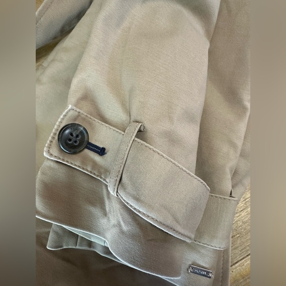 Tommy Hilfiger Women’s Tan Trench Coat Size Medium - Picture 13 of 13